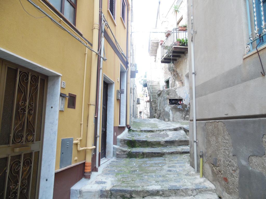 Siciliana Apartment Caronia ภายนอก รูปภาพ